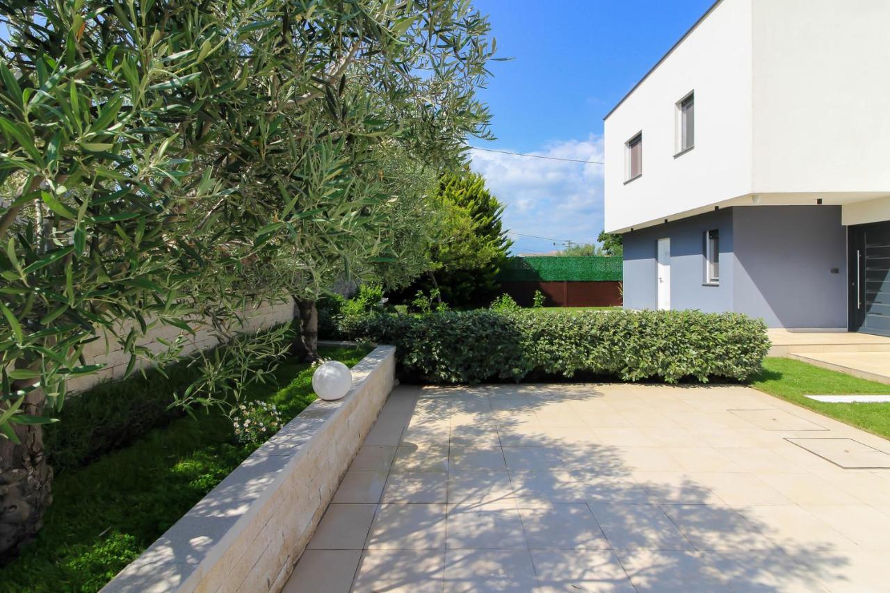 Modern Villa Nerina With Private Pool Near Pula Zewnętrze zdjęcie
