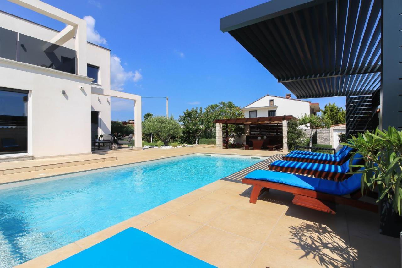 Modern Villa Nerina With Private Pool Near Pula Zewnętrze zdjęcie