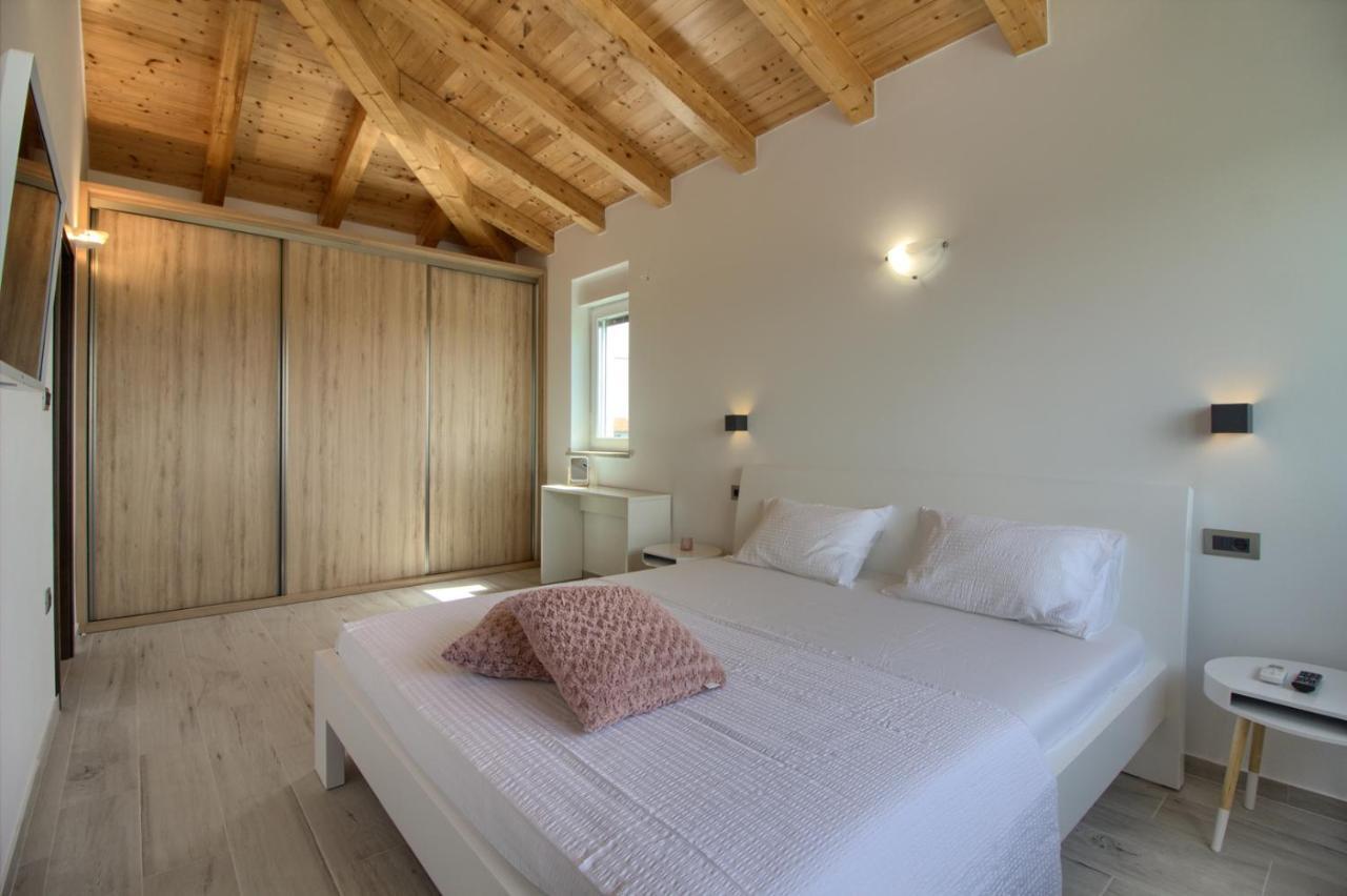 Modern Villa Nerina With Private Pool Near Pula Zewnętrze zdjęcie