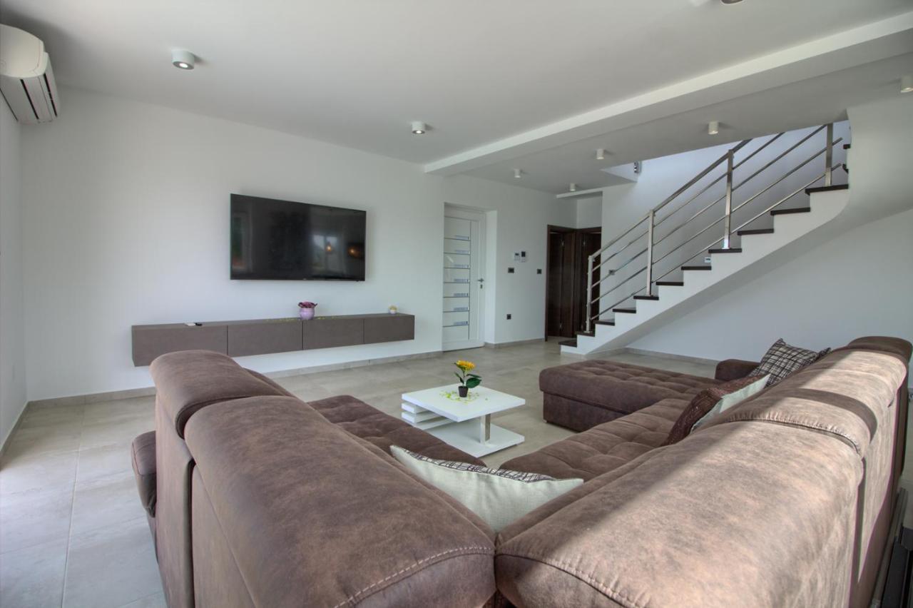 Modern Villa Nerina With Private Pool Near Pula Zewnętrze zdjęcie